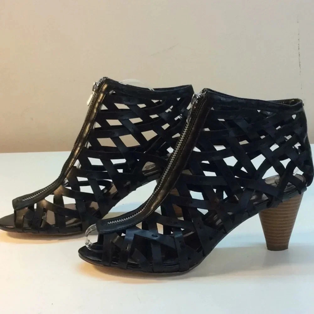 NWOT Carlos Santanta Black Booties Size 9.5 - Picture 2 of 8